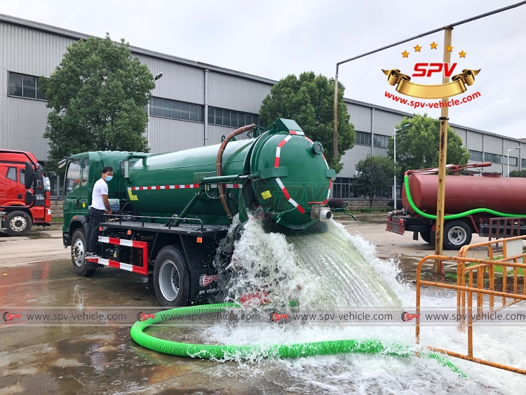 5,000 Litres Sewage Vacuum Truck Sinotruk - Rear Lid Open